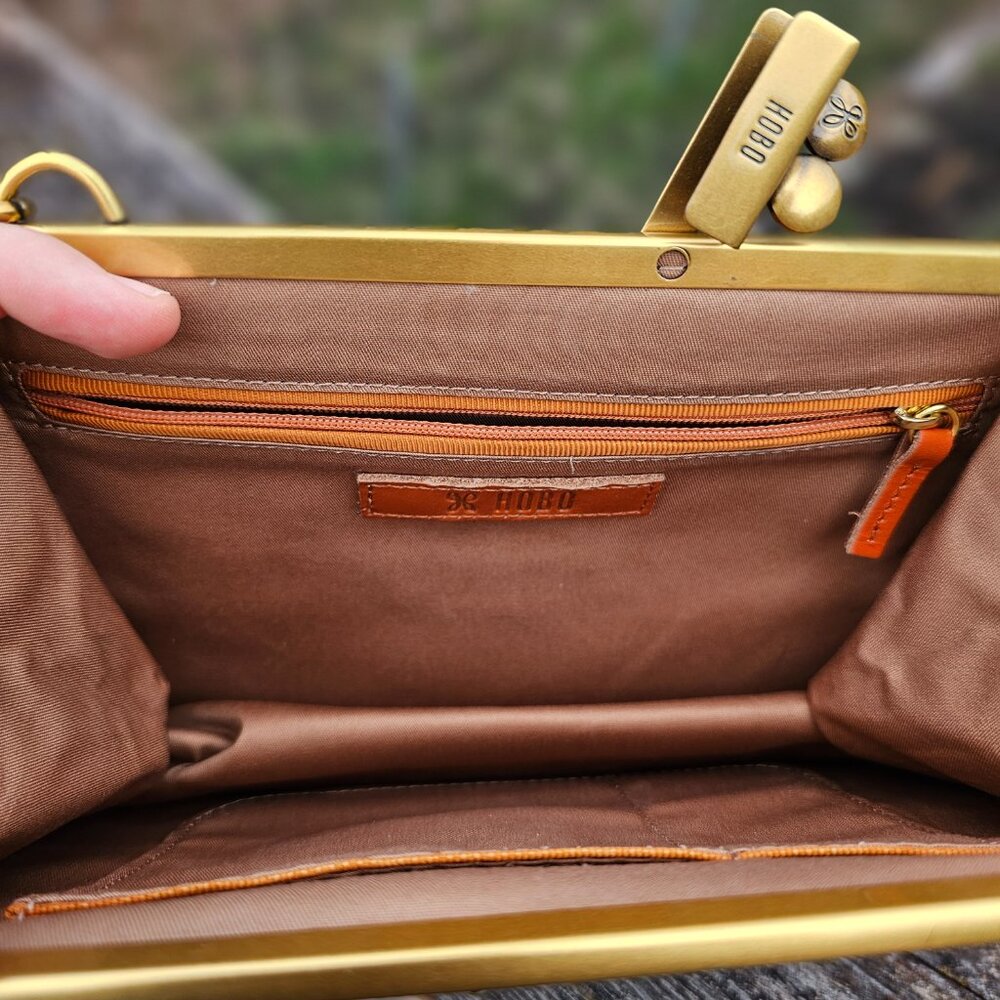 Hobo International Purse Rare Kisslock Clasp Polished Leather - Picture 11 of 11